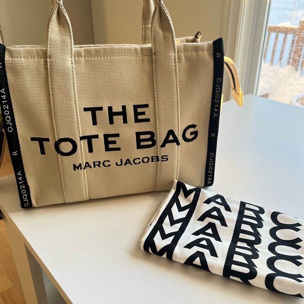 Authentic Mark Jacobs Jaquard tote bag, medium - Picture 1 of 6